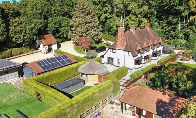New Forest District House | A Beautiful Country House Nestled in The New Forest
