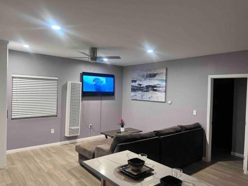 Downey Apartment | A beautiful guest house/Downey