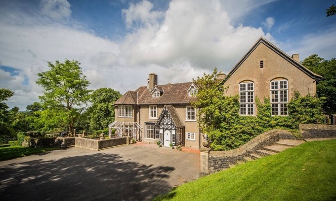 Wrington House | A beautiful home set in 11 acres of grounds, overlooking the Mendip Hills.