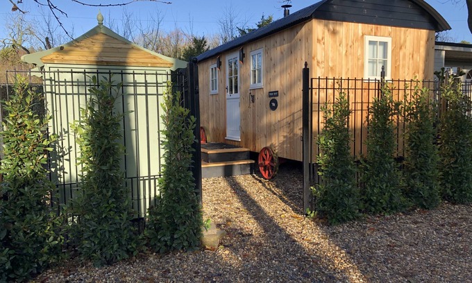 Thetford Cabin | a beautiful rural shepherd hut with hot tub !
