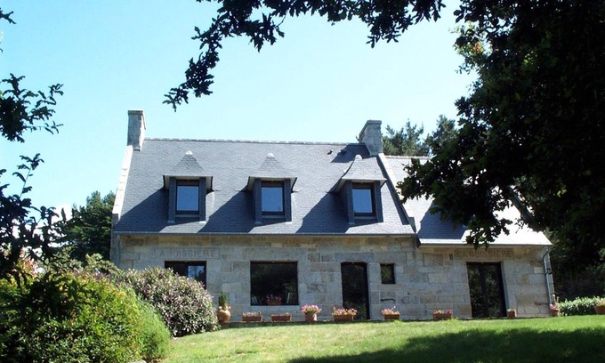 Nevez House | A beautiful stone built house close to the river and the beach - 10 sleeps