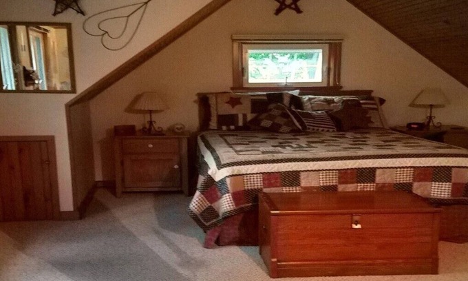 Fishertown House | A Beautiful Two bedrooms cottage
