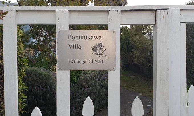 Haumoana House | A beautiful Villa with a spacious garden, only1 minute walk to beach !