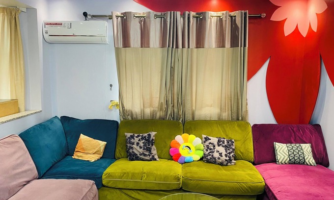 Dagenham House | A Beautiful Villa with Jacozzi in London