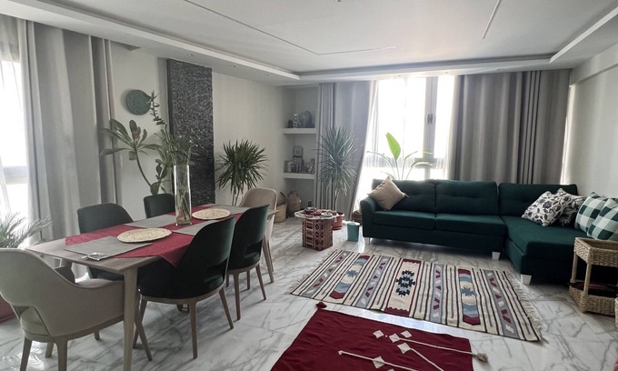Al-Basatin Apartment | A beautifully Mixed theme between modern and traditional art decor Marble floors