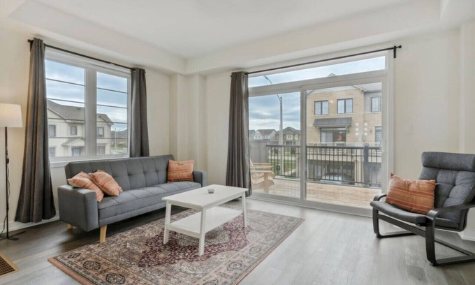 Thorold House | A Brand New 4BR Townhouse in Thorold Retreat