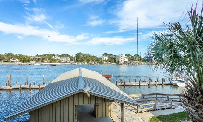 Carrabelle Condo | A Breezy River - River Front Condo with pool!