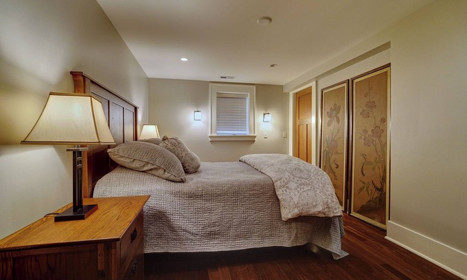 Seattle Apartment | A bright and cozy Bryant apartment: 2-bedroom, dog-friendly, with private yard.