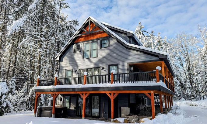 Bethel Cabin | A/C, Deck w/Seating, Grill, Hot Tub, Large Yard