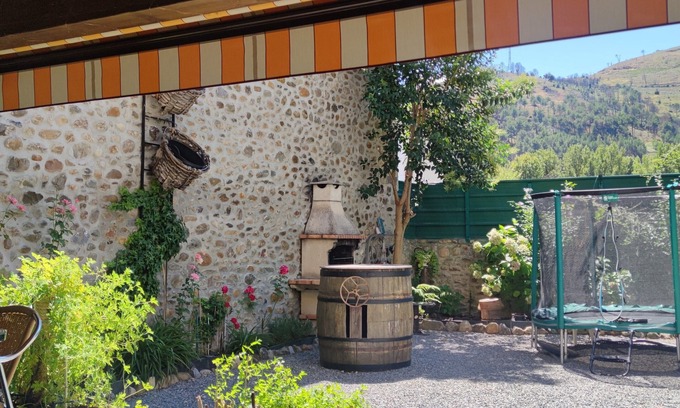 O Barco de Valdeorras Ski Chalet | "A CASONA DO BARCO" Big house with porch and garden