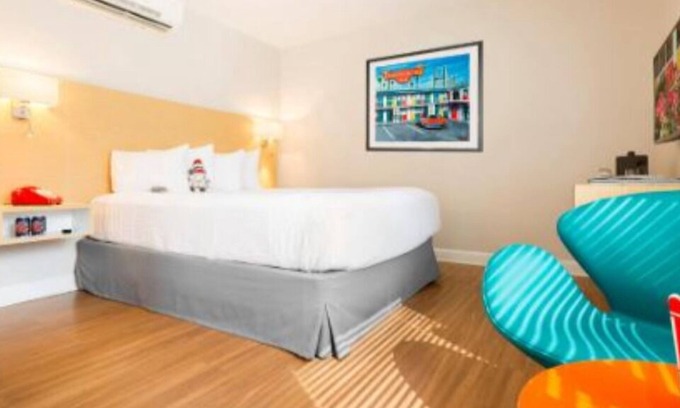 Yamacraw Village House | A Charming Room. Good Location For Your Vacations