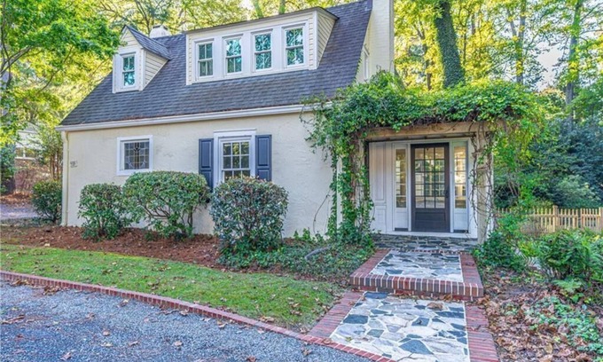 Southern Pines House | A Cinderella Story -Downtown Southern Pines