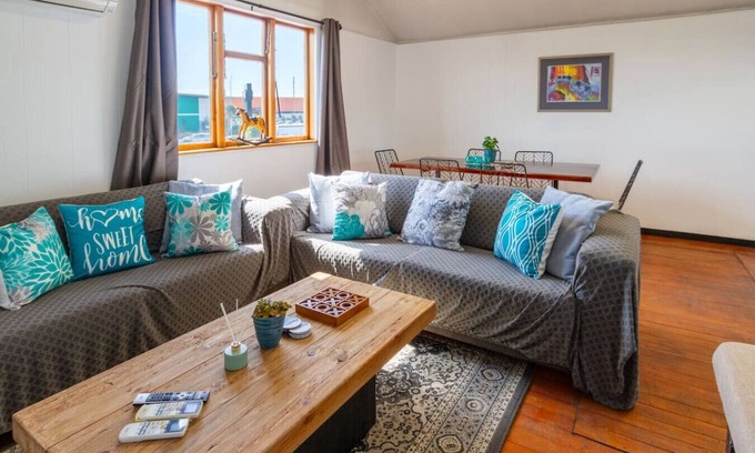 Hornby House | A comfy family stay near Hornby Mall Sleeps 8