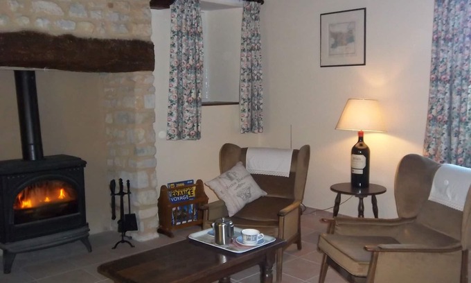 Le Breuil-en-Bessin Cottage | A Cosy Tranquil Cottage (with Mod Cons). Close to Bayeux and Normandy Beaches.