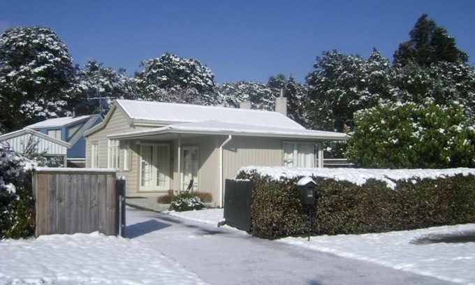 Ohakune House | A cosy & warm holiday home 20 min. drive to Mt. Ruapehu & Turoa ski-field.