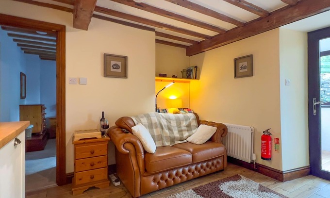 Ulverston Cottage | A cottage that sleeps 2 guests in 1 bedroom