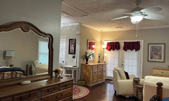 Greenville Apartment | A couples delight only minutes away from major attractions in Greenville.