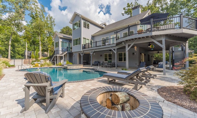 Woodstock Apartment | A Cove of Comfort and Relaxation in a Quiet Lake Community