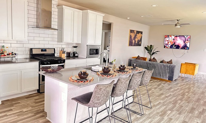 Southeast Houston House | A cozy 3-bedroom home near downtown/medical center/NRG/energy corridor Wi-Fi