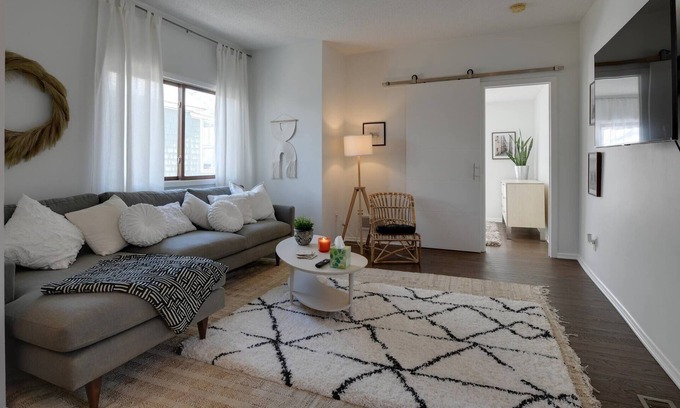 Riverview House | A Cozy Cottage In The Heart Of St. Paul.