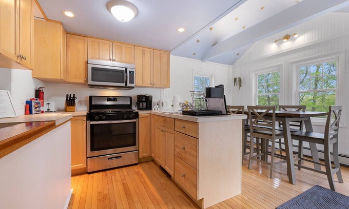 Colchester Cottage | A cozy cottage with a beautiful deck - swim, hike and play!