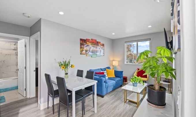 Park Mesa Heights House | A cozy, newly built, urban retreat in the heart of Los Angeles!