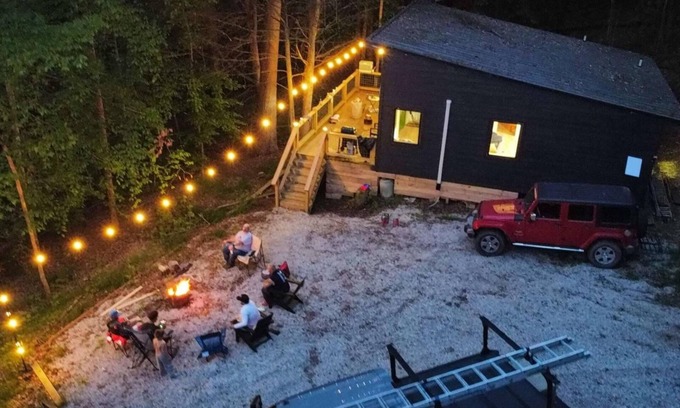 Campton Cabin | A Cozy Retreat in the Woods
