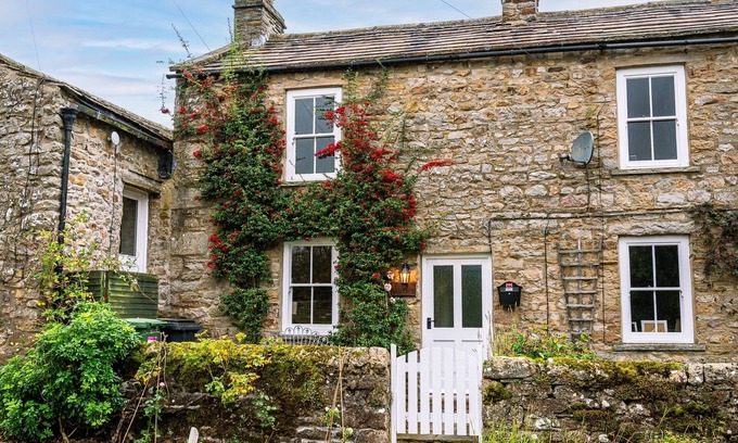 Fremington Cottage | A dales bolthole & quintessential country cottage – cosy, appealing & in an idyllic rural setting