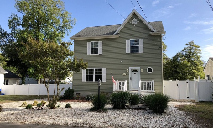 Town Bank House | A Delightful Family Retreat Steps To Delaware Bay Beaches, Pet Friendly