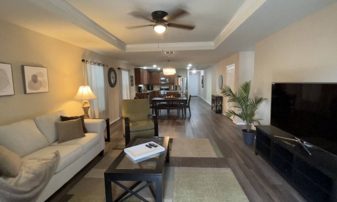 San Antonio House | A Family Cozy Getaway 7 miles from Sea World and Fiesta, Texas
