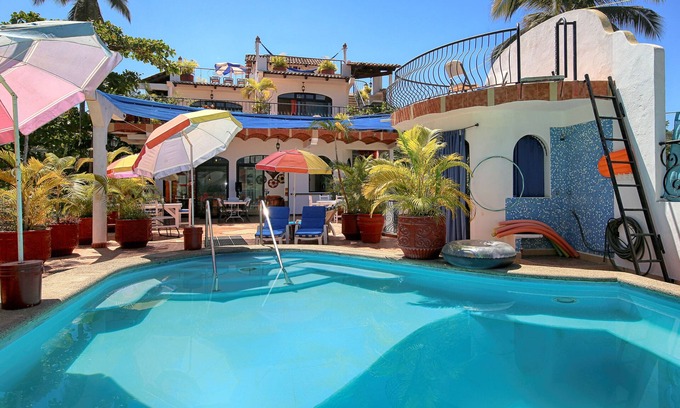 North End Villa | A Family-Event- Reunion-Retreat, w/Pool, beach 100 steps, 4 or 8 bedroom Villa