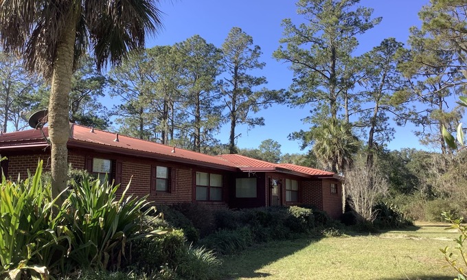 Live Oak House | A Farm Stay only 3 miles from Live Oak