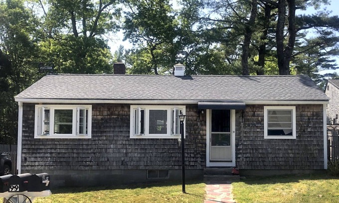 Buttermilk Bay House | A few minutes drive to the Beach!