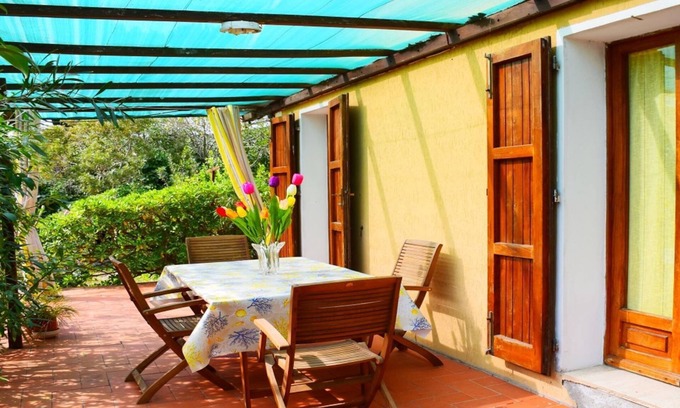 Lacona Apartment | A few minutes walk from the sandy beach