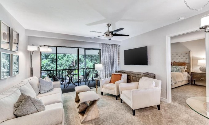 Park Shore Apartment | A Foot in the Shore