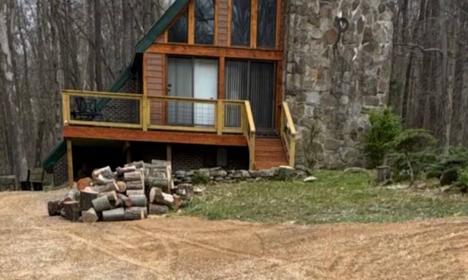 Jones Mills Cabin | A-Frame-Away cozy secluded cabin minutes from 7Springs