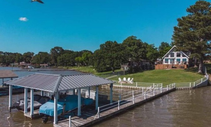 Gun Barrel City House | A-Frame Lake House with Spectacular View!