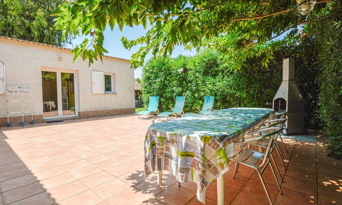 La Marana House | A functional house in a quiet residential area, close to the coast.