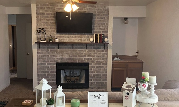 Norman House | A game day getaway, 1.5 miles to Campus & NCED Conference Center!