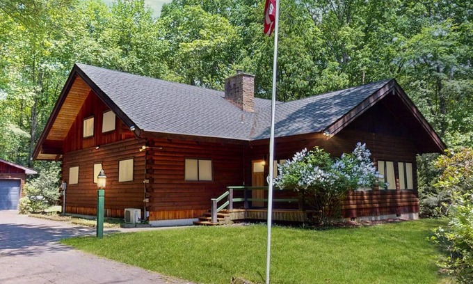 Jonas Cabin | A gem in the woods!