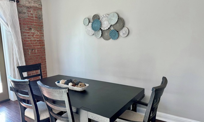 Galveston Condo | A Gem on the Strand! Steps from Galveston's fine dining and entertainment