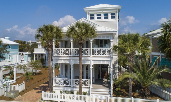Sunnyside House | A Glimpse of Heaven in Carillon Beach! Steps to beach w/complimentary loungers!