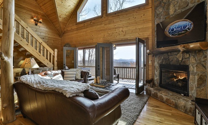 Morganton Cabin | A Golden Retreat | Morganton, GA