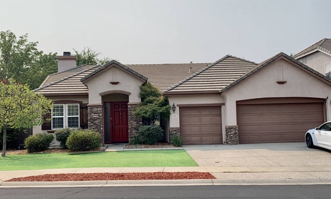 Roseville House | A Gorgeous Home Stay for Vacation and Business