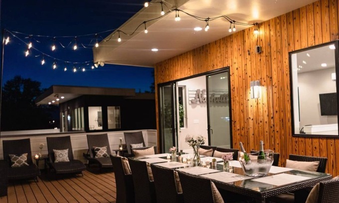 McFerrin Park House | A Gorgeous Luxury Home 5 minutes to Broadway/Downtown