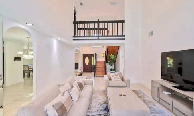 Hunt Club House | A gorgeous Villa with an amazing Pool and Pond!