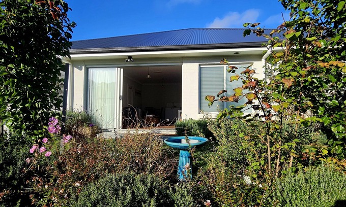 Renwick House | A great place to stay, relax or smell the Roses and enjoy the Southern Highlands