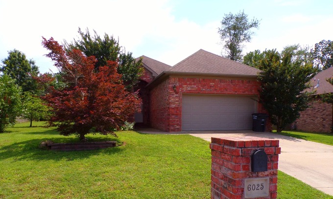 Jacksonville House | A Green Mile from Little Rock Air Force Base