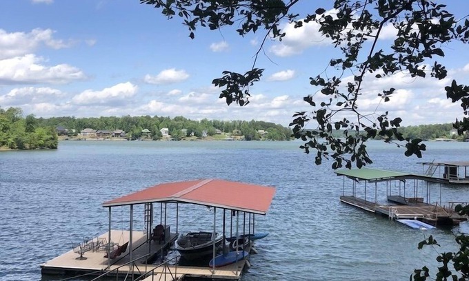 Jasper House | A Happy Place at Smith Lake – Swim, Relax, Repeat