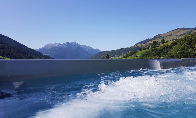 Hauteluce Ski Chalet | A hidden paradise with 10-seat Jacuzzi and outdoor sauna, beautiful view